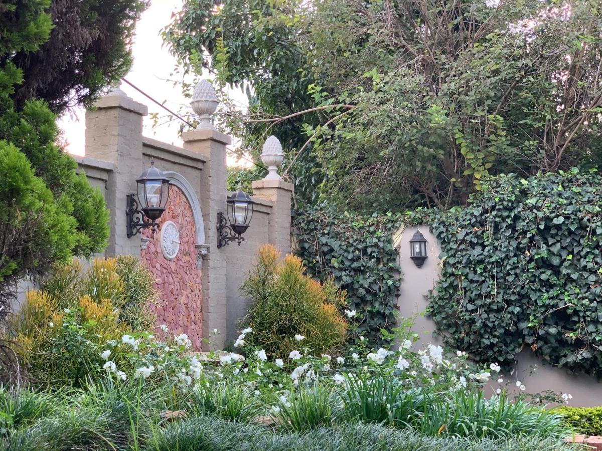 Villa Lugano Guesthouse Johannesbourg Extérieur photo